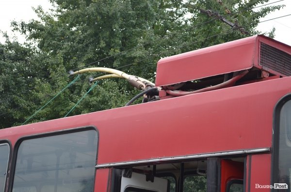 Люблін передав Луцьку 20-річний тролейбус. ФОТО