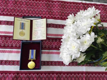 Дружині загиблого волинського Героя Сергія Ремінського вручили його посмертну нагороду