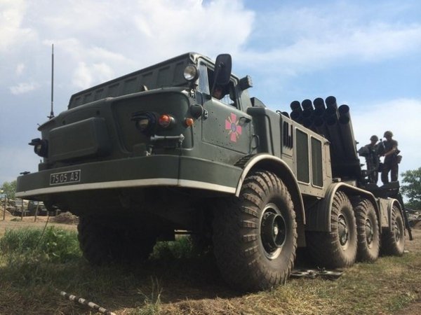 На Донбас звезли важку військову техніку. ФОТО