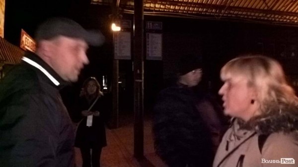 У Луцьку посеред ночі демонтують кіоски на автостанції