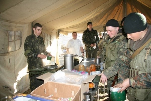 «Буде військо - буде Україна!»: військові обживаються в полі. ФОТО