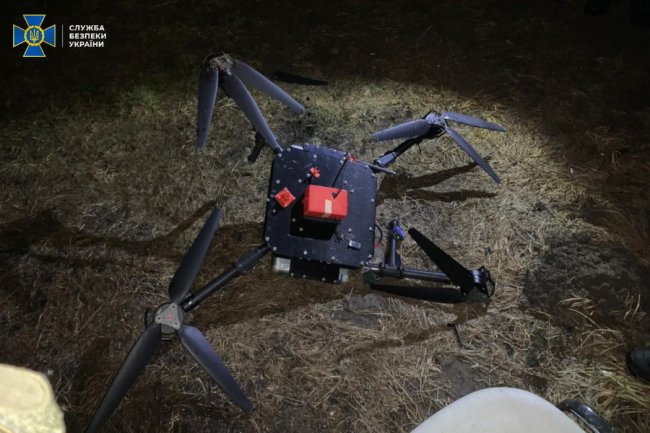 На Волині затримали членів банди, які переправляли квадрокоптером контрабандні цигарки до ЄС. ФОТО