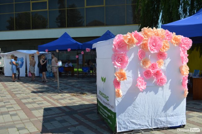 На Театральному майдані лікарі безкоштовно оглядають жінок. ФОТО