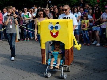 У Луцьку відбувся фестиваль дитячих візочків