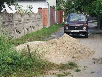 Лучанин заблокував рух вулицею для екстрених служб