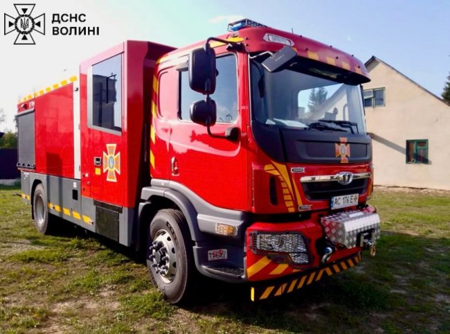 Волинські рятувальники отримали два нові спецавтомобілі