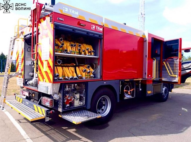 Волинські рятувальники отримали два нові спецавтомобілі