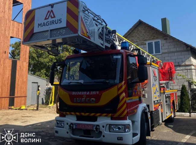 Волинські рятувальники отримали два нові спецавтомобілі