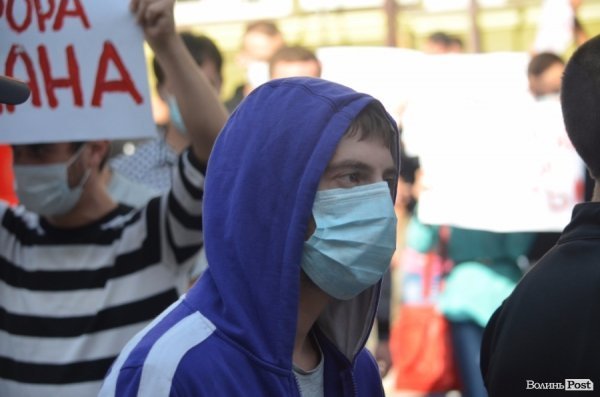 У Луцьку пікетувальники перекрили рух транспорту. ФОТО