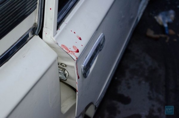 На Волині п'яний водій врізався у припарковане авто, в якому була мала дитина. ФОТО