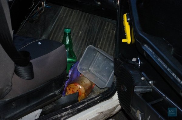 На Волині п'яний водій врізався у припарковане авто, в якому була мала дитина. ФОТО