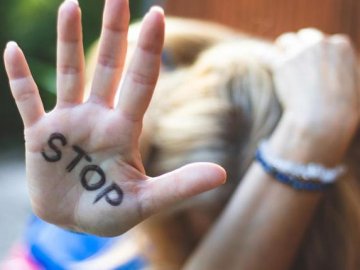 Із заявами про допомогу звертаються щодня: у Луцьку почастішали випадки домашнього насильства