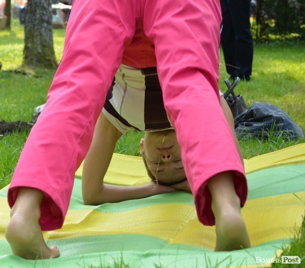 Осінь у Луцьку зустрічали йогою. ФОТО