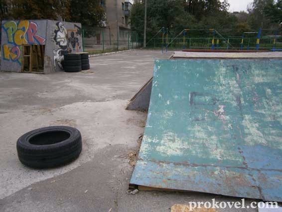 Ковельський майданчик, який перетворився на купу сміття, прибирали. ФОТО