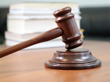 Судитимуть волинянина, який ледь не вбив власну доньку