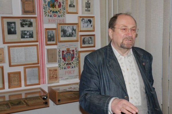 Як лучани вишивали семиметровий рушник. ФОТО