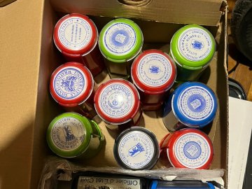 Лучанка зі спільником виготовили документи 142 «багатодітним батькам» для виїзду за кордон: їх судять