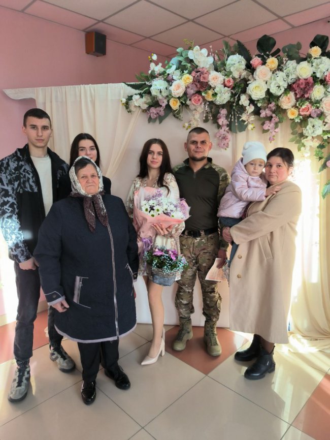 На Волині військовий одружився зі своєю коханою