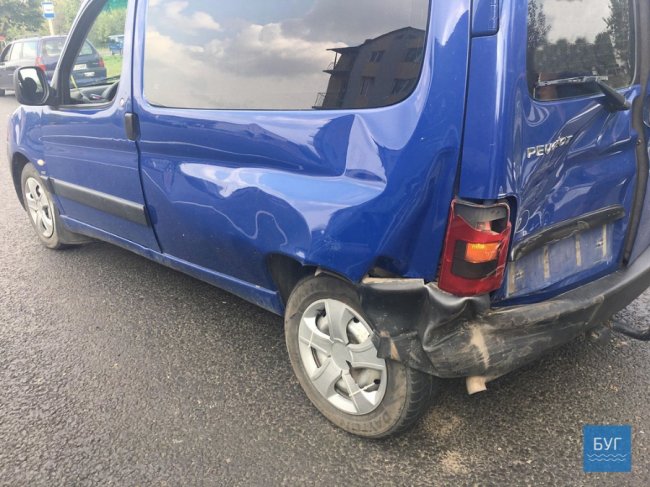 У місті на Волині Renault врізався у Peugeot. ФОТО