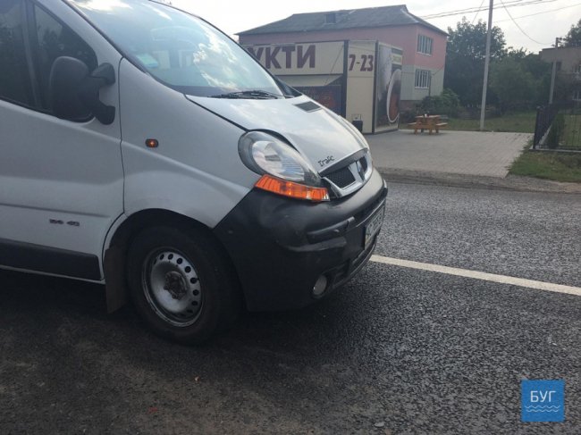 У місті на Волині Renault врізався у Peugeot. ФОТО