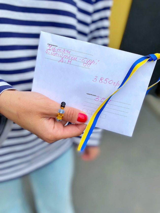 У Луцьку діти влаштували «шоколадний» ярмарок і виручені кошти передали на потреби ЗСУ