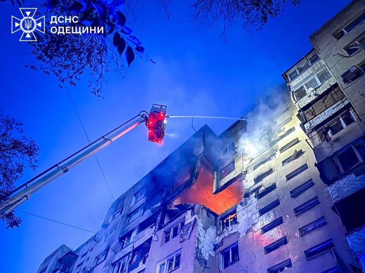 Ворожий дрон влучив у багатоповерхівку в Одесі