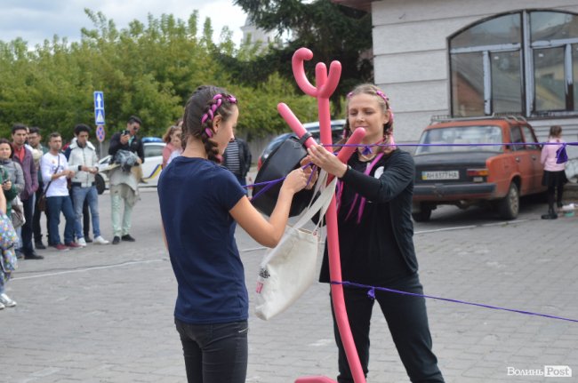 З хлібом, горілкою та кров’ю: у Луцьку відкрили фестиваль театрів. ФОТО
