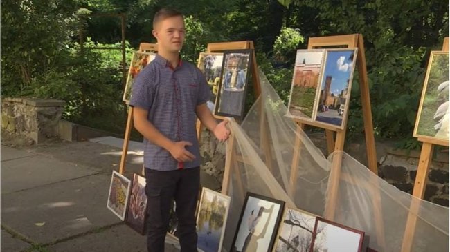 «Я люблю свою країну»: у Луцьку готують фотовиставку робіт людей з інвалідністю. ВІДЕО