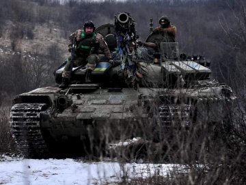 372 доба війни: Росія штурмує місто Бахмут, наступає на п'яти напрямках