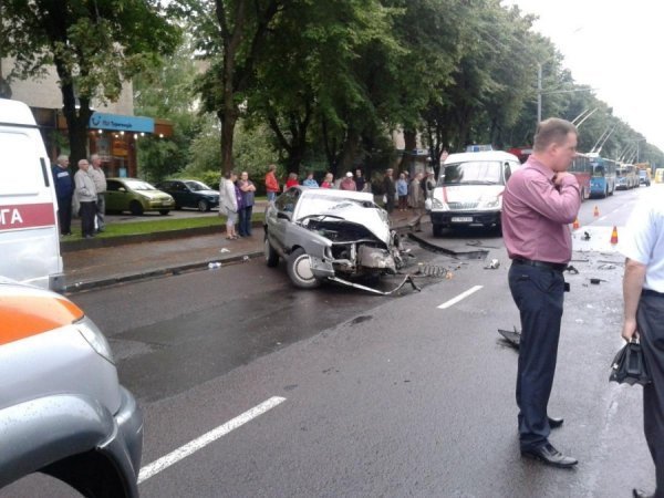 Аварія у Луцьку: легковик влетів у маршрутку. ФОТО