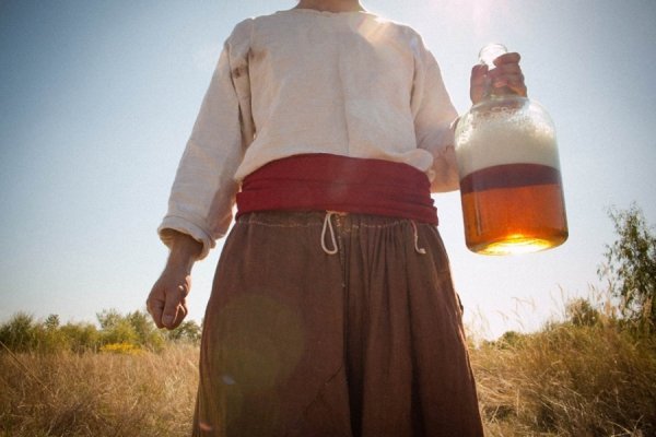 Лучанин з друзями змайстрував козацький човен і прокатався ним по Дніпрі. ФОТО