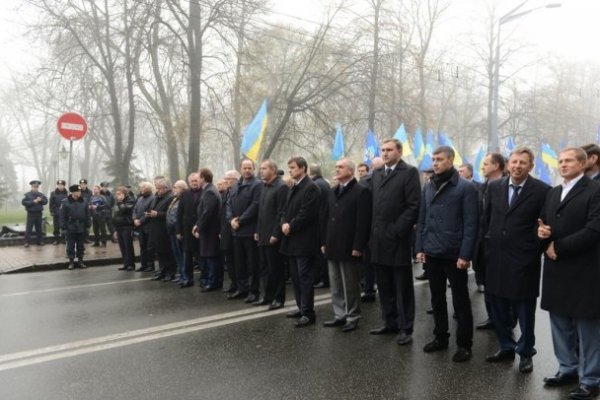 Регіонали звезли на марш в Київ студентів «за 50 гривень». ФОТО