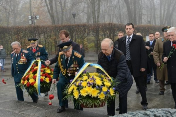 Регіонали звезли на марш в Київ студентів «за 50 гривень». ФОТО