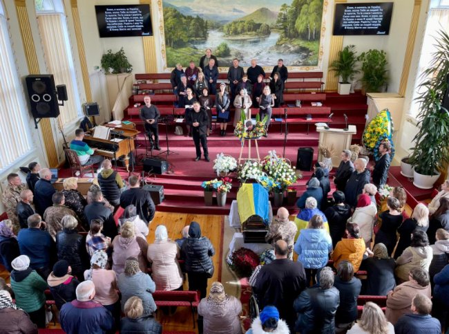 За день до 34-річчя: у Нововолинську поховали Героя Степана Локшина