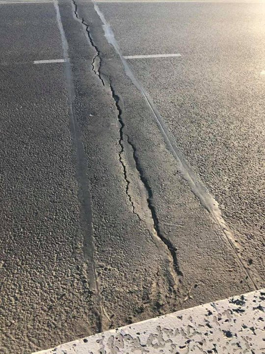 У Луцьку посеред мосту з'явилась небезпечна тріщина. ФОТО