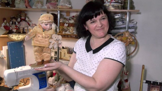 Медсестра з Луцька колекціонує і реставрує ляльки. ВІДЕО