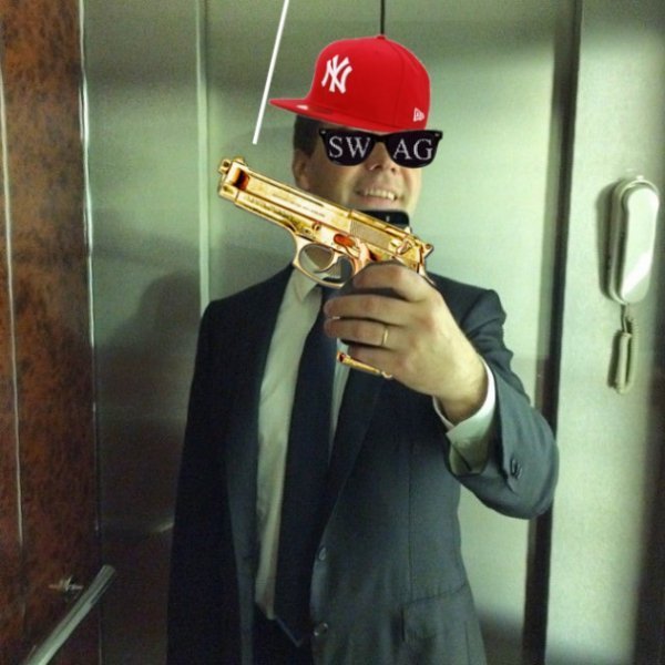 Інтернет сміється з селфі Медведєва. ФОТО