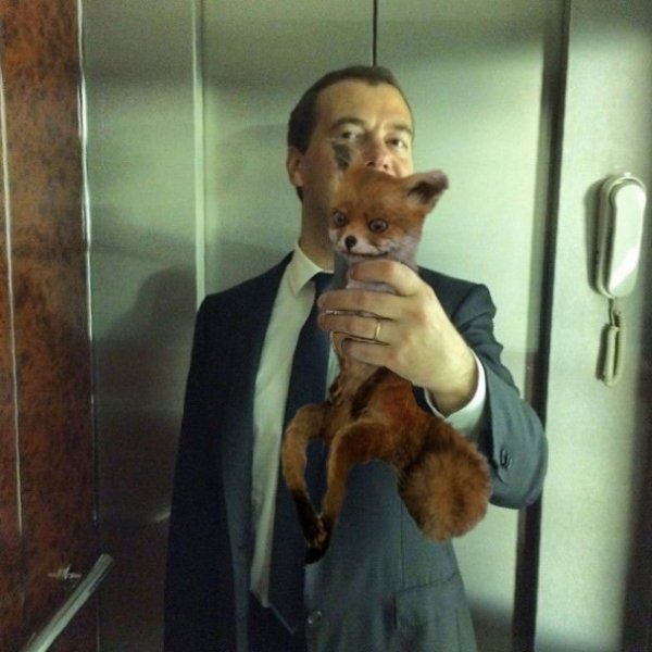 Інтернет сміється з селфі Медведєва. ФОТО