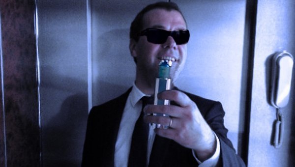 Інтернет сміється з селфі Медведєва. ФОТО