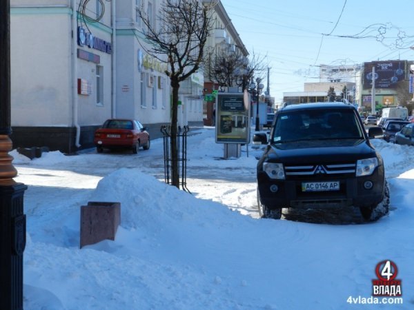 Як паркуються в Луцьку. ФОТО