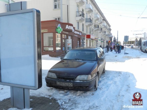 Як паркуються в Луцьку. ФОТО
