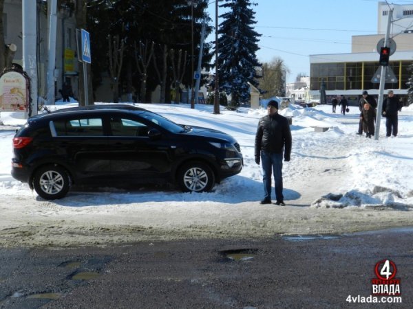 Як паркуються в Луцьку. ФОТО