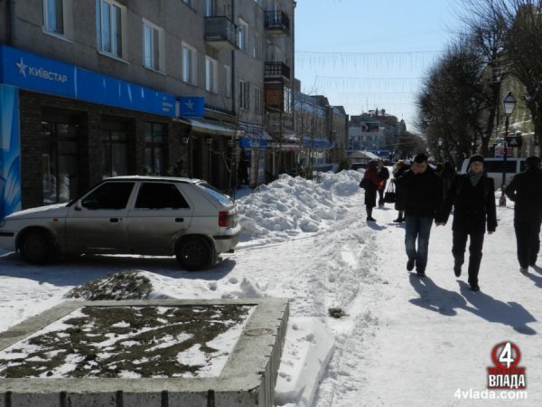 Як паркуються в Луцьку. ФОТО