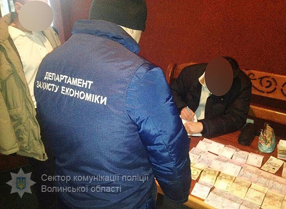 На Волині з підпільного казино вилучили техніки на 100 тисяч