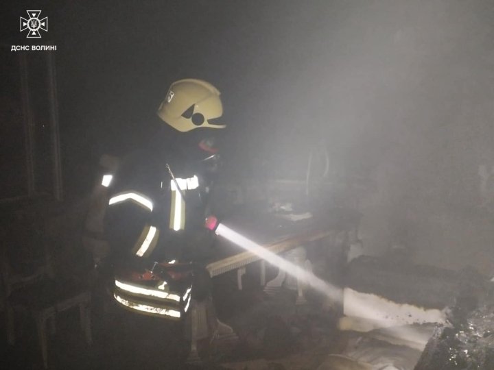 На Волині горіли два житлові будинки та господарська споруда
