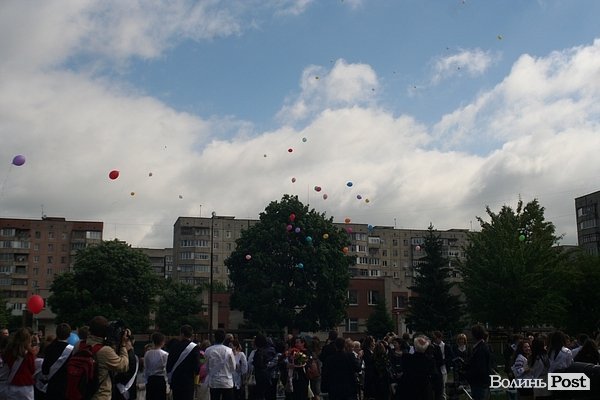 У Луцьку пролунав останній дзвінок. ФОТО
