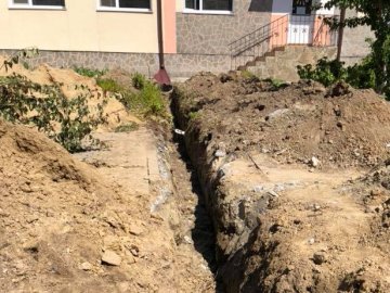 Новий луцький садочок розвалюється через недбалість будівельників