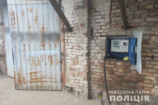 У Горохові викрили нелегальну заправку. ФОТО