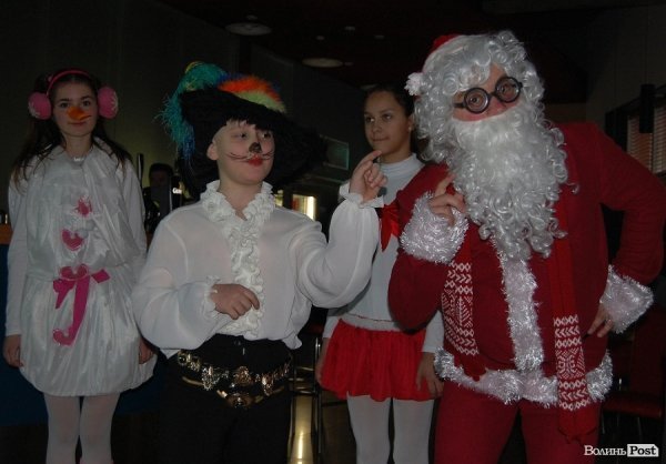 У Луцьку дітям із проблемних родин подарували новорічне свято. ФОТО