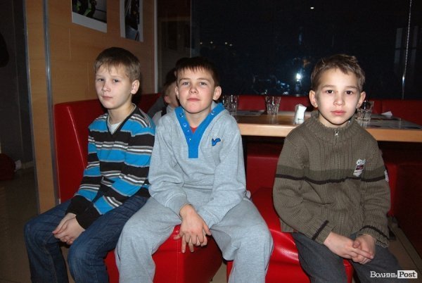 У Луцьку дітям із проблемних родин подарували новорічне свято. ФОТО